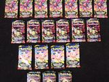 Le jeu de cartes à collectionner Pokémon est présenté sur une surface noire.