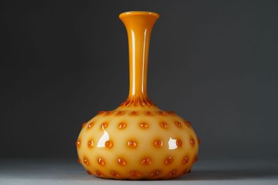 EMPOLI. Vase à long col et panse arrondie en verre soufflé d…