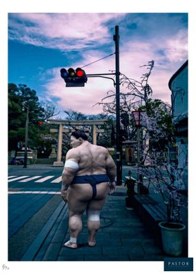 une image représentant un homme corpulent marchant dans la rue