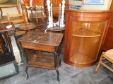 a lot of furniture that is sitting in a room