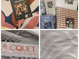 quatre photos d'un collage de courtepointes sur lesquelles figurent des étiquettes