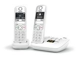 deux téléphones posés côte à côte sur une surface blanche