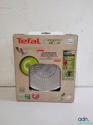 une boîte contenant un objet vert et blanc