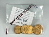 cinq pièces d'or dans un sachet transparent avec un ticket