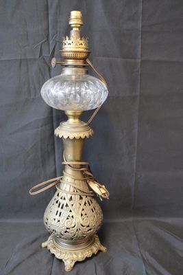 Lampe à pétrole en régule, fin XIXème siècle