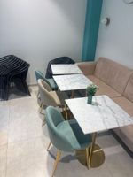 10 tables carrées 2 personnes plateau marbre (photo 2)