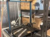 une machine qui se trouve sur une étagère dans une pièce