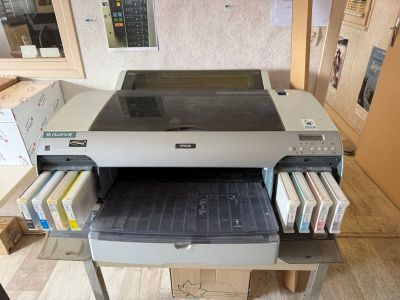 a printer that is sitting on top of a table