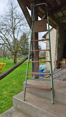 1 Escabeau LOT A RETIRER SUR RENDEZ-VOUS SUR LA COMMUNE DE B…