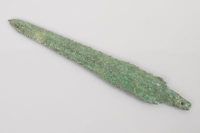 Poignard à soie et trou de rivet