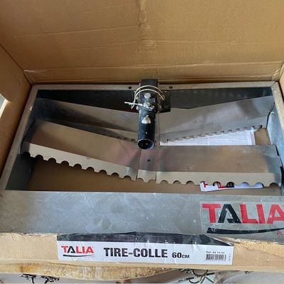 une boîte contenant quelques outils