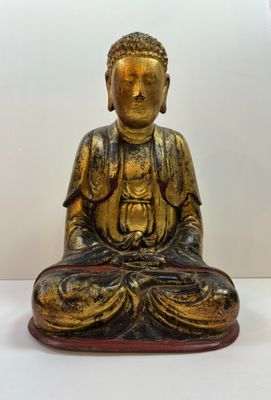 Bouddha en bois sculpté et doré.