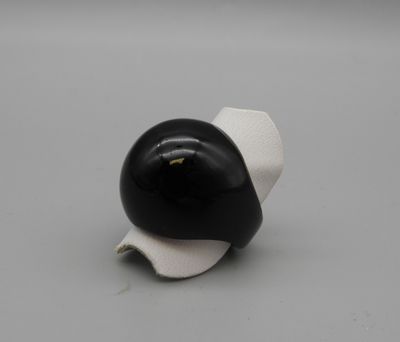 Lalique France, bague "Cabochon" en cristal noir.