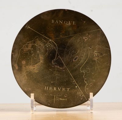 une plaque en laiton sur laquelle est représenté un signe du zodiaque