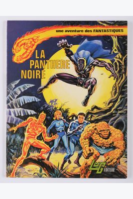 la couverture d'une bande dessinée représentant un groupe de super-héros devant une pleine lune