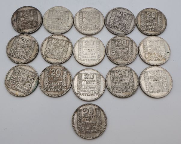 16 pièces de monnaie en argent à valeur faciale de 20 Turin. PB :...
