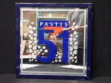 une photo d'une photo d'une affiche indiquant « Pastis 51 »
