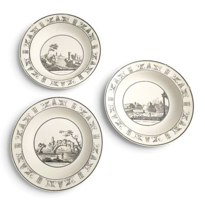 trois assiettes ornées de motifs en noir et blanc sur un fond blanc