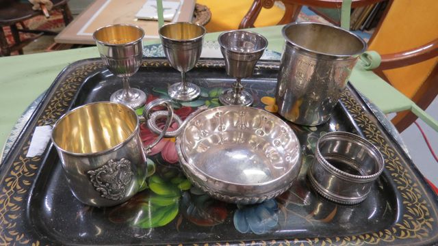 Argent : tasse, taste vin, timbale, trois coquetiers et un rond d...