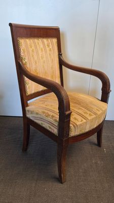 Fauteuil en acajou et placage d’acajou sculpté à décor de pa…