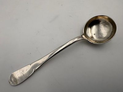 Cuillère à moutarde en argent en forme de petite louche, mod…