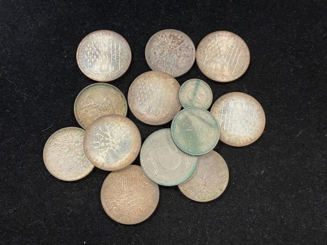 En argent : 6x100 francs et 4x5francs Semeuse. Poids brut : 138gr