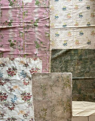 many different types of quilts on display in a room
