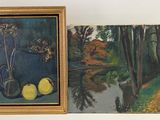 deux tableaux représentant des poires et un vase, posés l'un à côté de l'autre sur une table