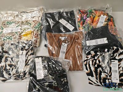 le lot contient de nombreux modèles de sous-vêtements différents