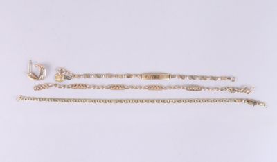 a gold chain bracelet and a gold chain bracelet