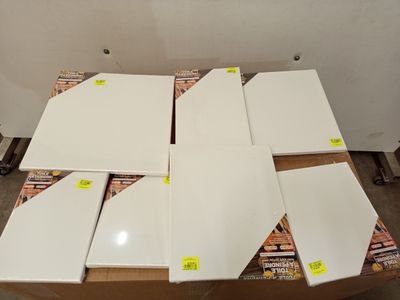 Lot de 95 toiles à peindre de différents formats