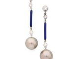 une paire de boucles d'oreilles en perles et diamants