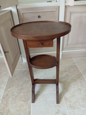a small table with a shelf on it in a kitchen