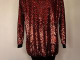 un haut rouge à paillettes sur un mannequin, un mannequin, un mannequin, un mannequin, un mannequin, un mannequin, un mannequin, un mannequin