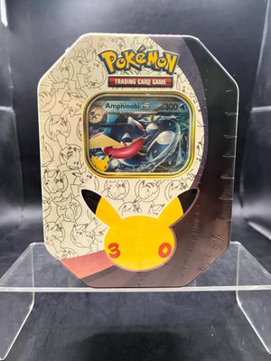 Le jeu de cartes à collectionner Pokémon « Pikachu » est exposé dans une vitrine.