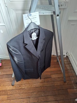 Résident evil 06, black suit coat Philipp Chang