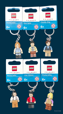 six porte-clés Lego représentant différents personnages sont exposés