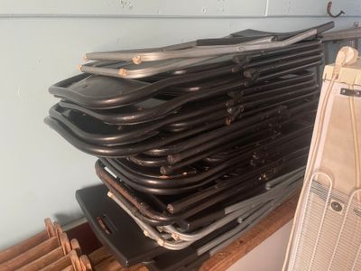 a stack of pans stacked on top of each other
