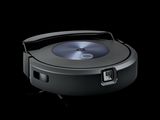 une image représentant un aspirateur robot sur fond noir