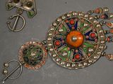 an image of a necklace and earrings on a table