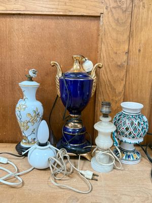 many different vases and lamps on the table
