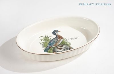 un petit bol orné d'un oiseau, posé sur une table