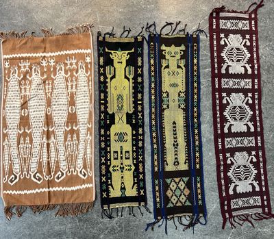 Quatre étoles ou selendangs, Indonésie, ikat coton à décor d…