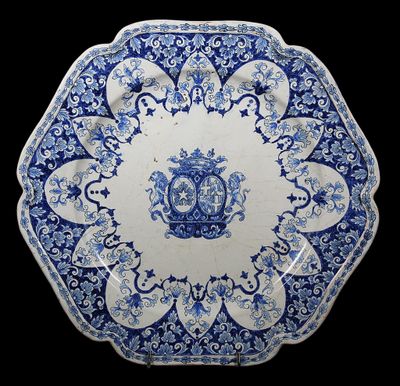 Probablement LILLE, XVIIIème - PLAT rond à contour chantourn…