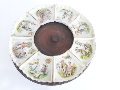 une photo d'une assiette sur laquelle figurent des personnes