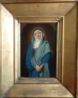 tableau représentant une femme vêtue d'une robe bleue et d'un châle bleu
