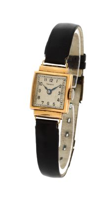 une photo d'une montre-bracelet pour femme avec un bracelet en cuir noir
