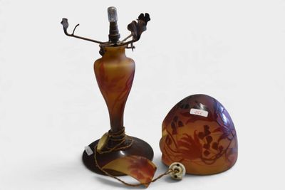 two vases that are sitting next to each other on a table