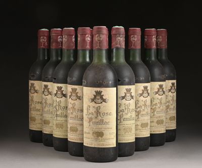 plusieurs bouteilles de vin sont alignées dans une rangée