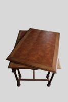 Une table à écrire à huit pieds, noyer, style Louis XVI. (photo 5)